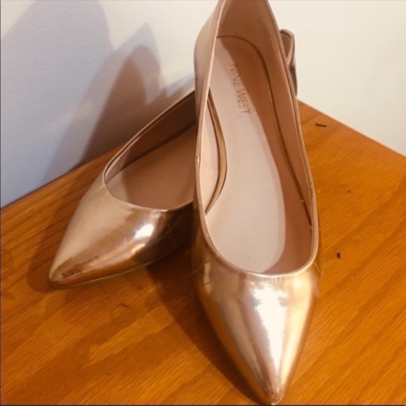 Nine West mirrored Gold point to flats - Picture 1 of 5
